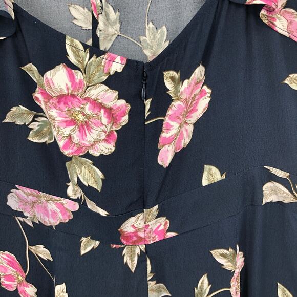 Cupcakes And Cashmere Blue Pink Jacinda Floral Cap Sleeve Keyhole Back Romper - Picture 6 of 10